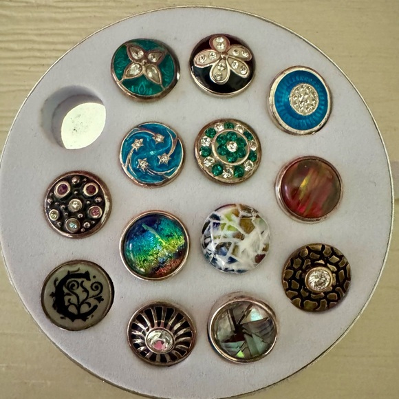 Kameleon jewelry box with five rings size 6 and 40 jewel pops as shown. - Picture 15 of 16